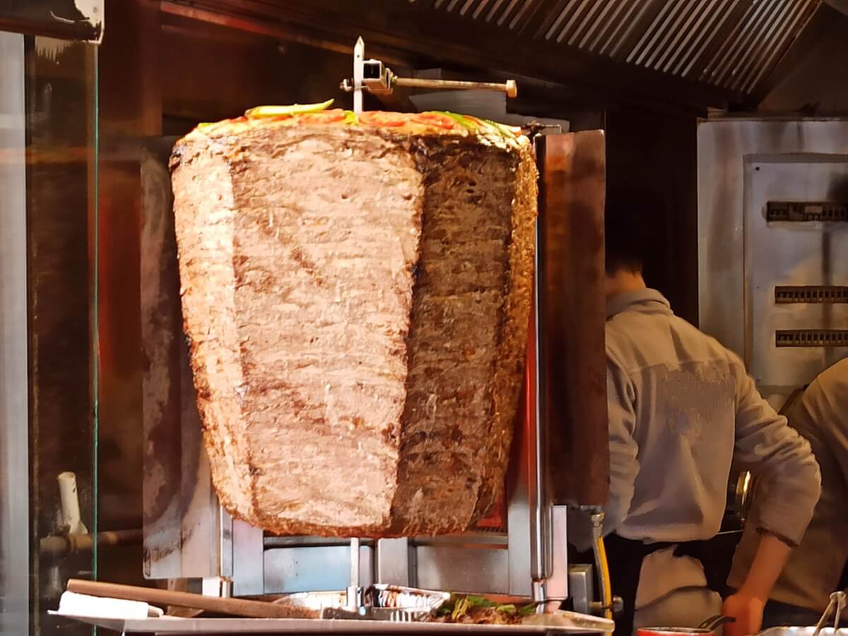 Tarihi Rami Dönercisi restoran iç mekan